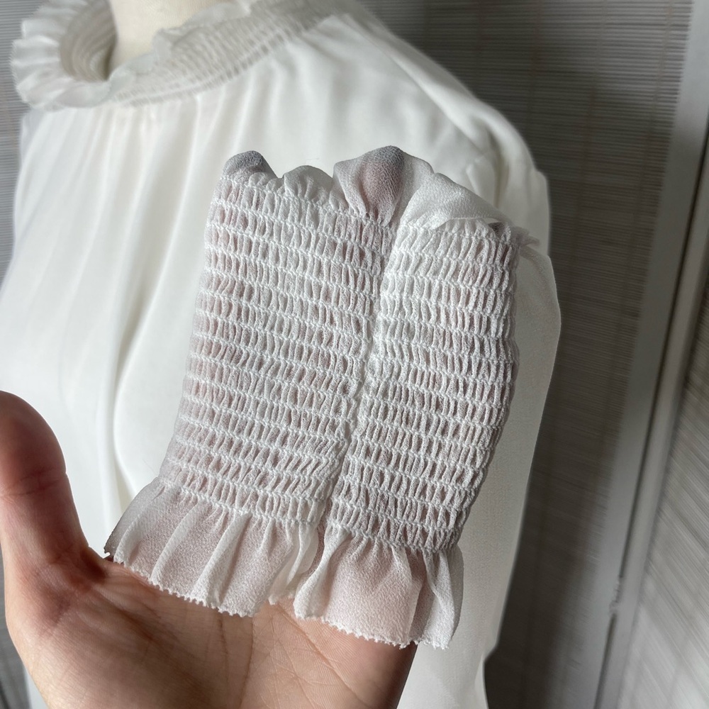 Wilfred Blouse Valencia White Ruffle Neck Smocked Cuffs Keyhole Back Size S - Picture 3 of 11